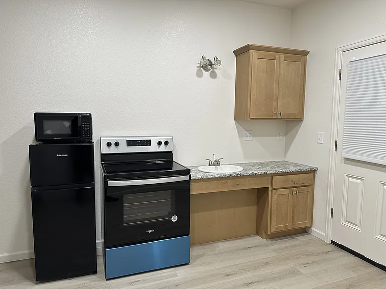 1744 Mariposa Rd #B1 — Photo 12