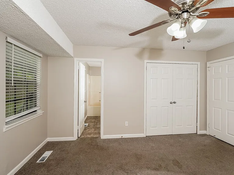 1100 Westchester Pkwy — Photo 11