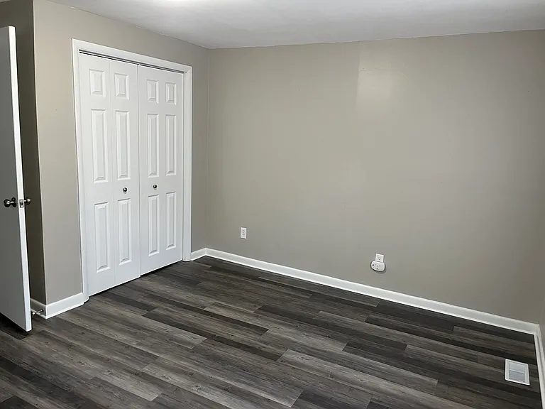 771 E Maple St — Photo 2