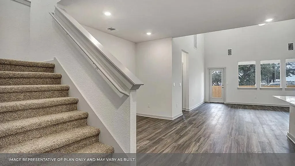 13608 Lubeck Dr — Photo 2