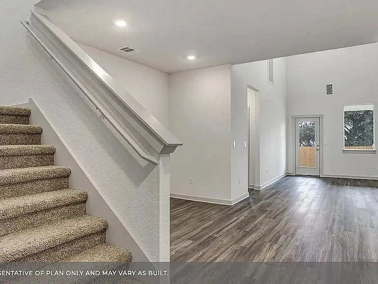 13608 Lubeck Dr — Photo 2