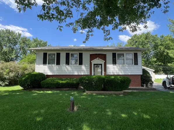 2760 Sportsman Club Rd, Bourbonnais, IL 60914