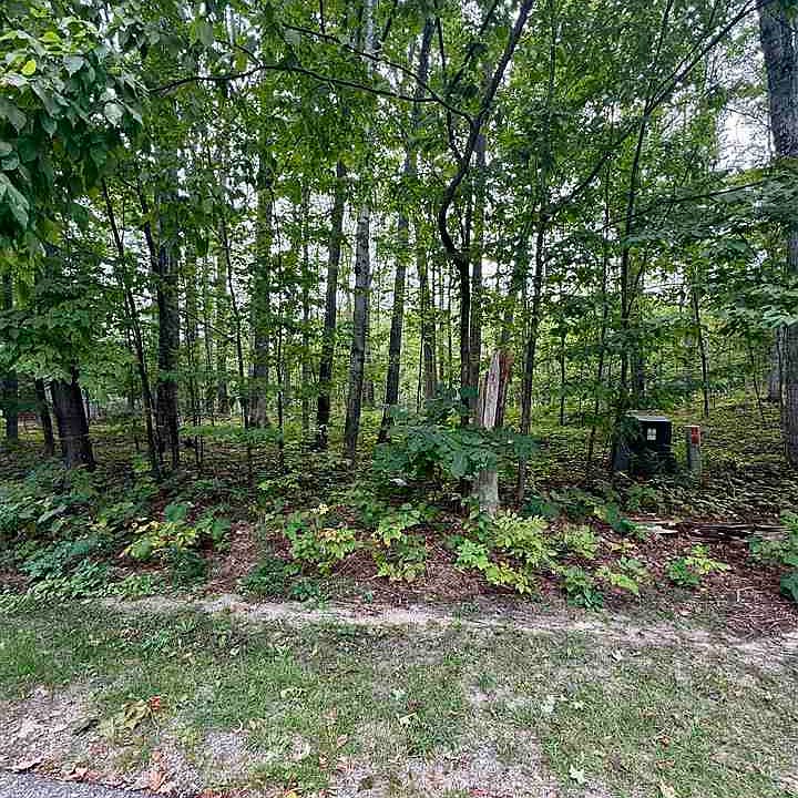 2nd image of Meadow Wood Dr