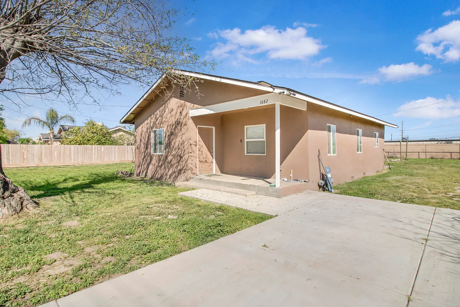 1682 E Foster Drive photo 1