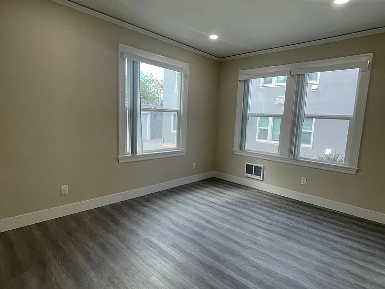 100-150 Duane Street — Photo 11
