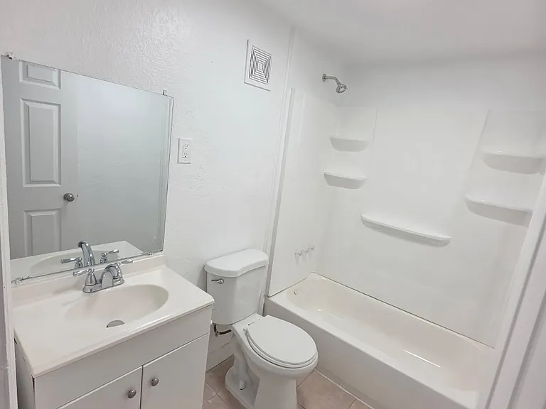 420 Fairfax Dr #1 — Photo 3