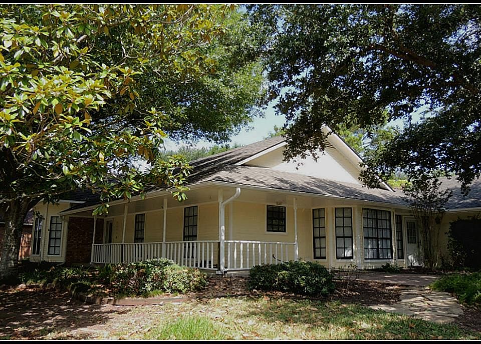 1st image of 307 Scenic Dr