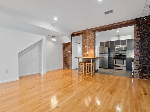 708 Irving St NE #202, Washington, DC 20017