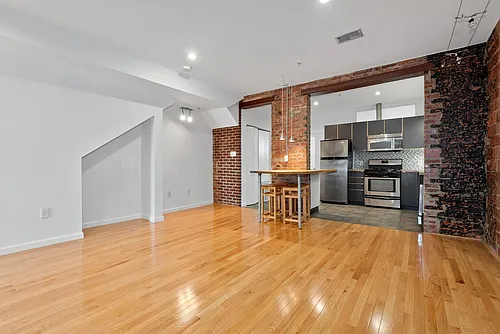 708 Irving St NE #202 Photo 1