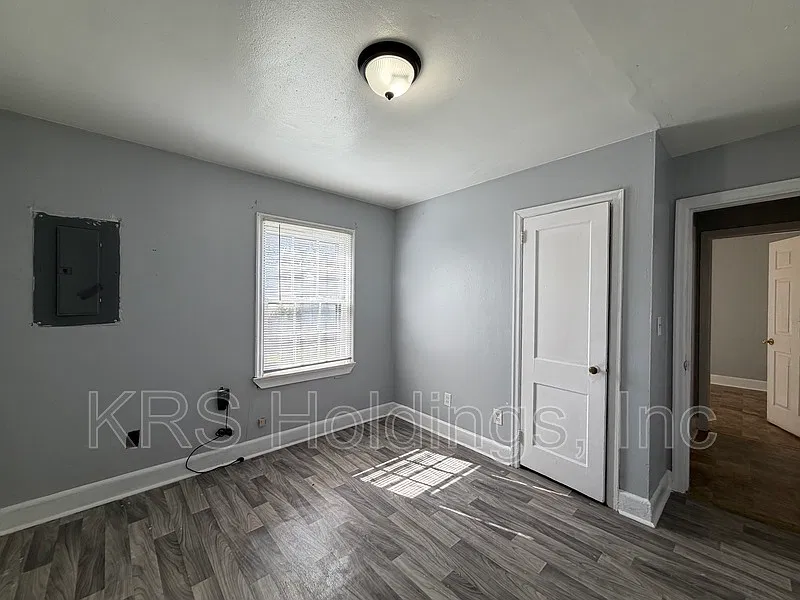 3 bed, 1.0 bath, 973 sqft, $1,600 — Photo 4