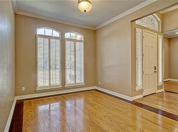 5th image of 1200 Woodvale Dr