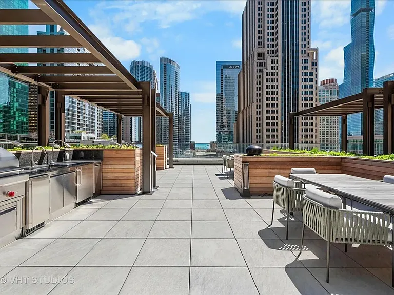 435 N Michigan Ave #401 — Photo 37
