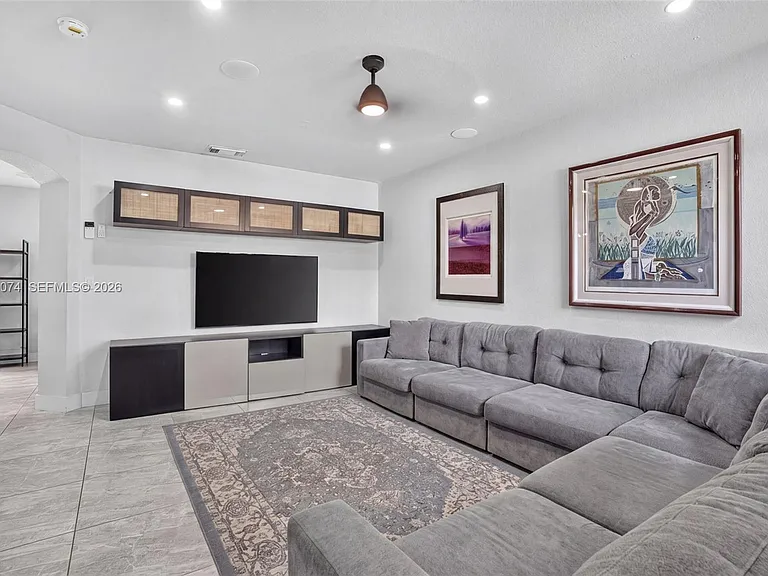 913 NW 135th Ave — Photo 3