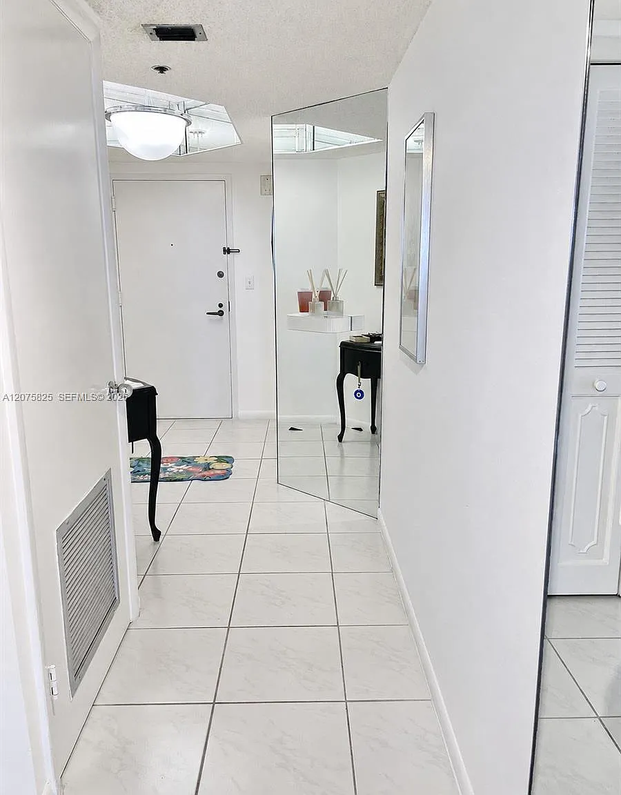 Environ Towers Ii Condo — Photo 2