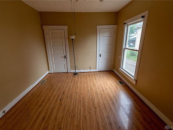 3rd image of 19 Lutz Ave