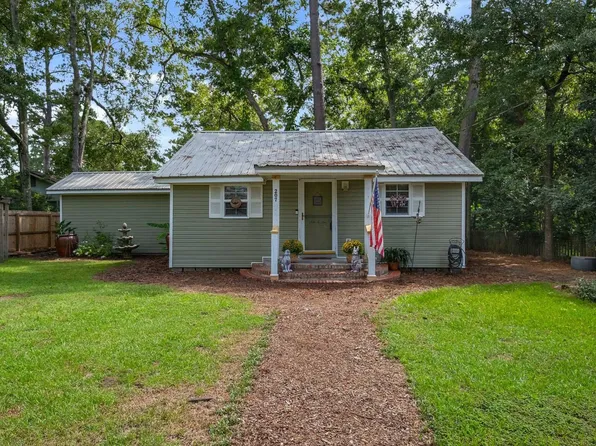 207 NE 3rd St, Havana, FL 32333