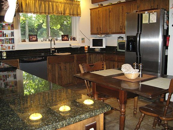 Upgraded (granite) Kitchen