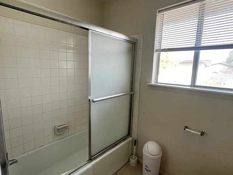 5117 Royalton Dr — Photo 9
