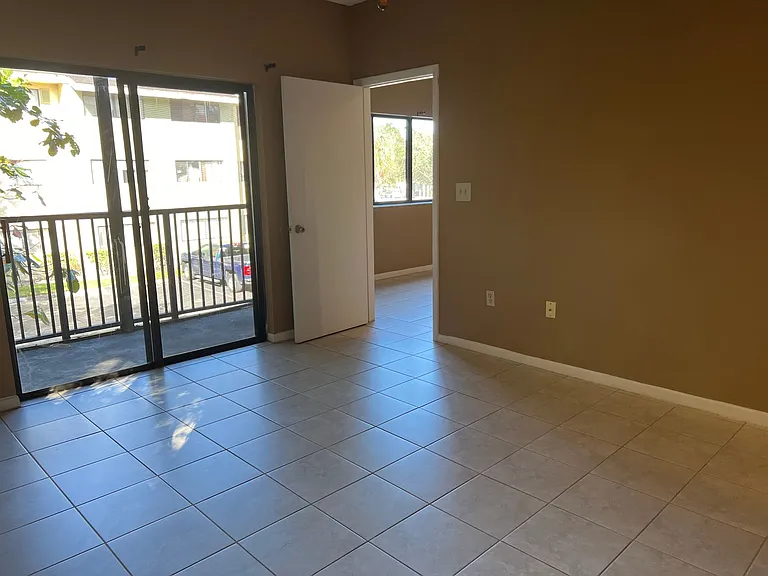 2445 SW 18th Ter #920 — Photo 11