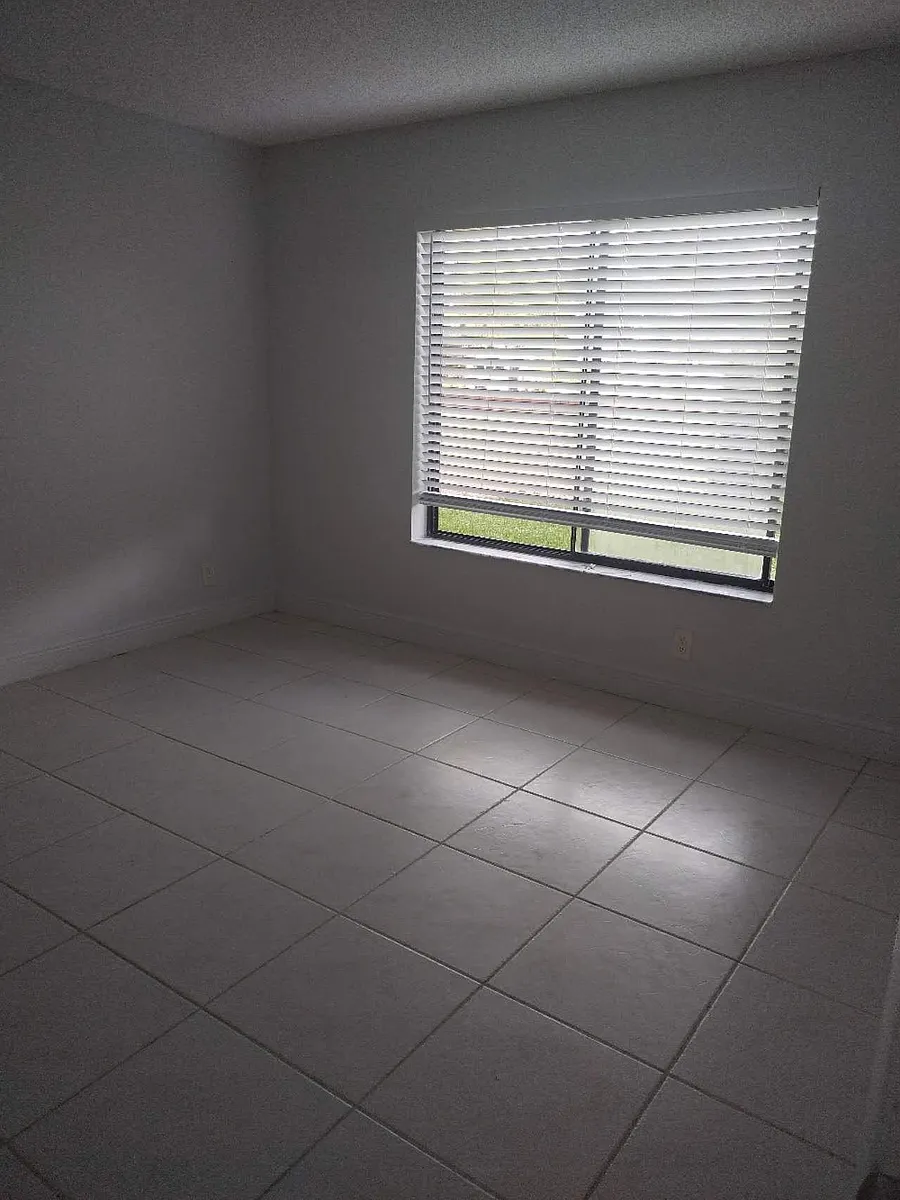 Building Photo - 6585 Somerset Dr #105