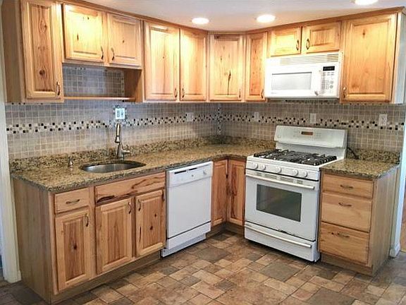 Kitchen- Apt 2 $500 per rm no utilities