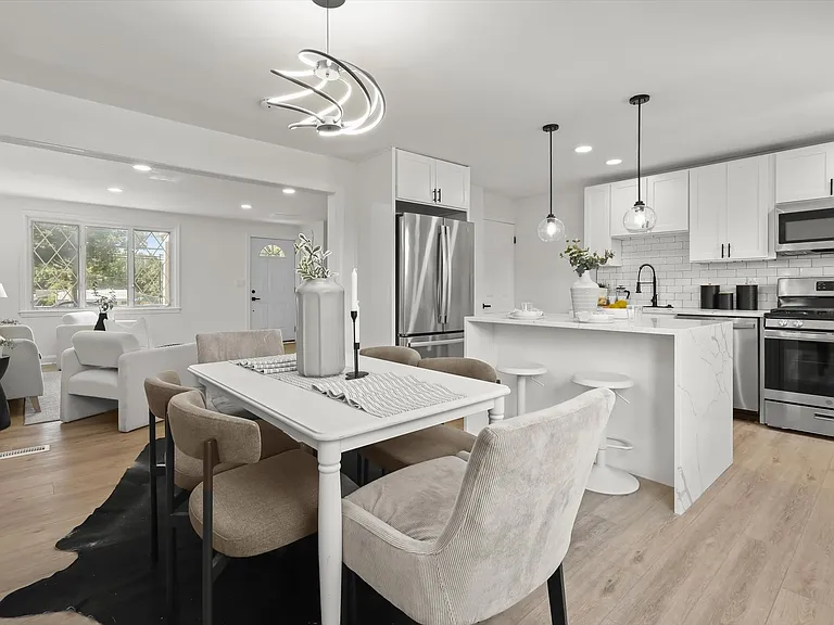 1302 Woodbourne Ave — Photo 3
