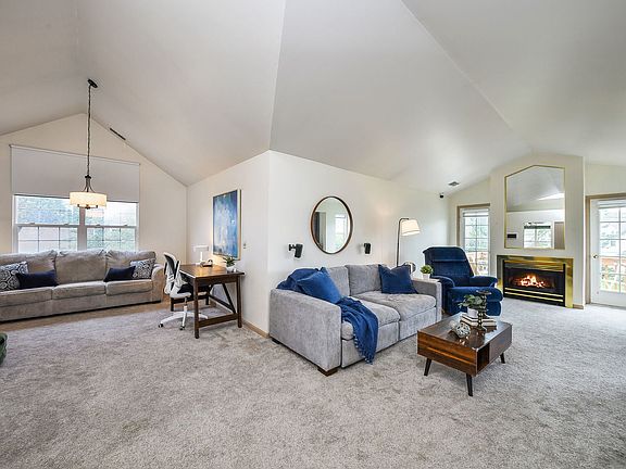 2nd image of 120 Ione Dr Unit B
