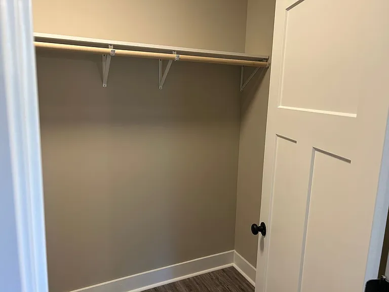 100 Nora Ln — Photo 32