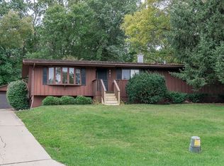 201 N Linn Dr, Coggon, IA 52218