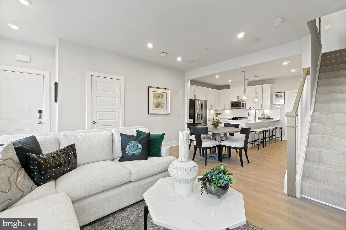 3 bed, 2.5 bath, 1576 sqft, $3,199 — Photo 1