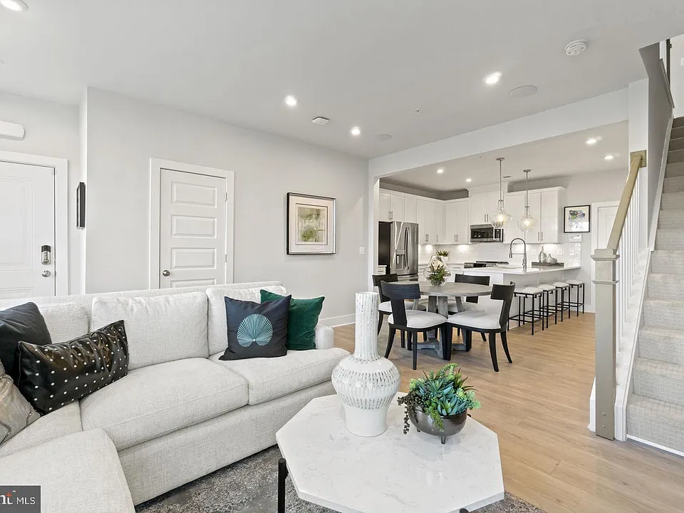 43805 Middleway Ter