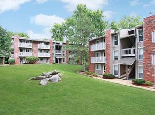 5621 Golf Ridge Dr APT C, Saint Louis, MO 63128