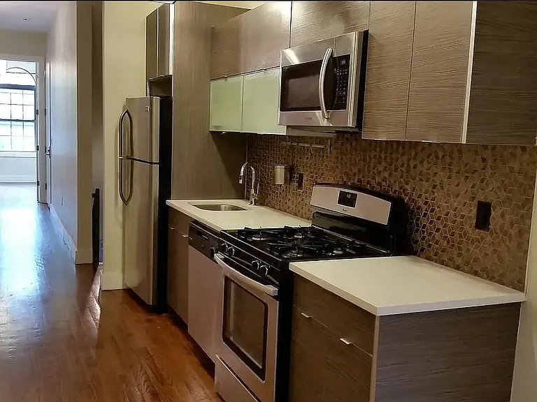 255 Hart St #2L — Photo 6
