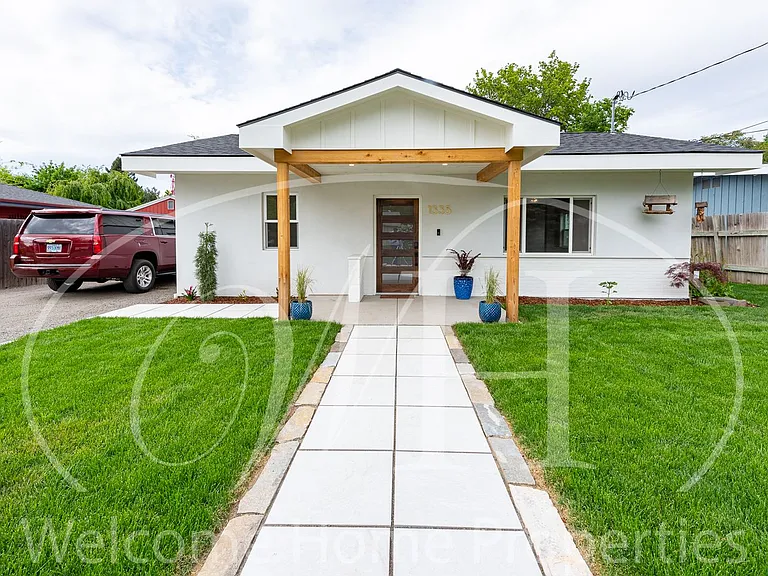 1335 Monroe St — Photo 1