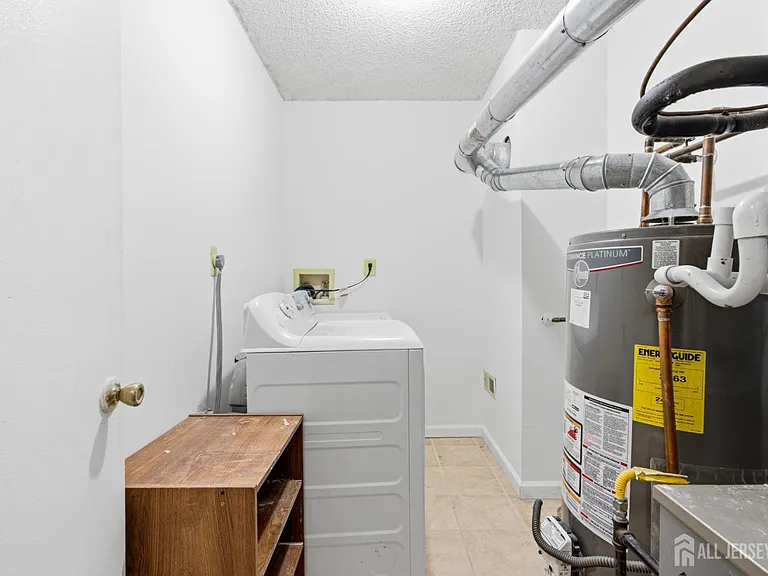 334 Lancaster Ct — Photo 19