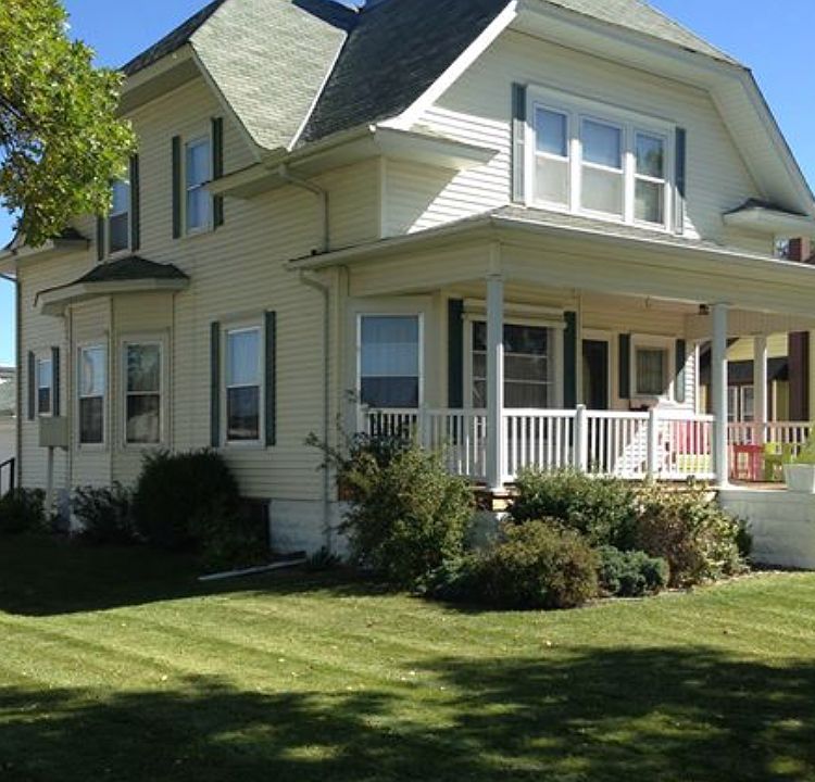 1st image of 807 D Ave