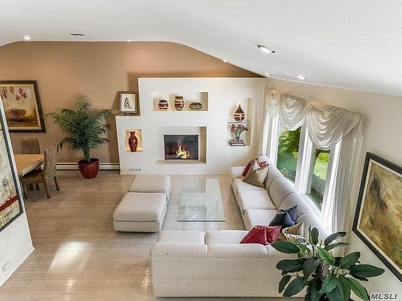 4th image of 42 Magnolia Ln