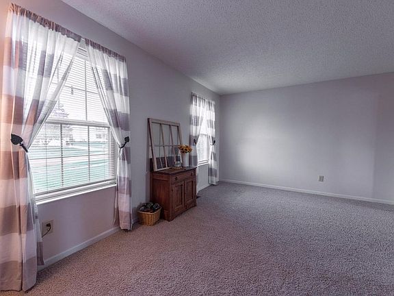 5th image of 7711 Bridgewater Ln