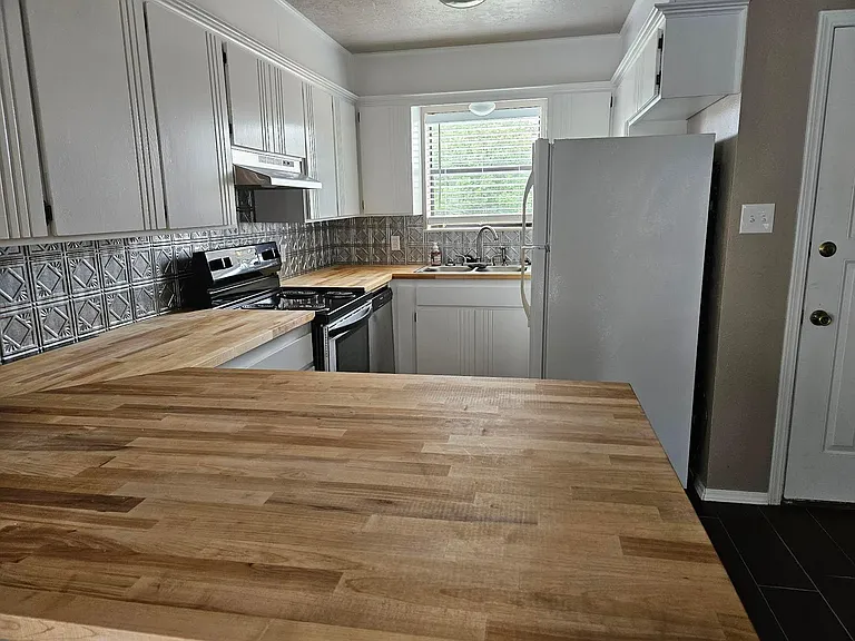 2737 NE Euclid Ave #A — Photo 2