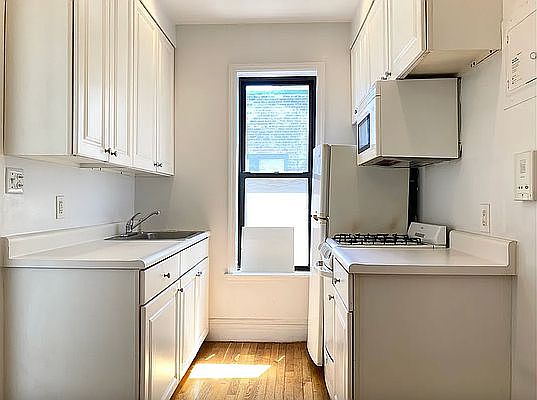 2nd image of 308 E 78th St APT 39