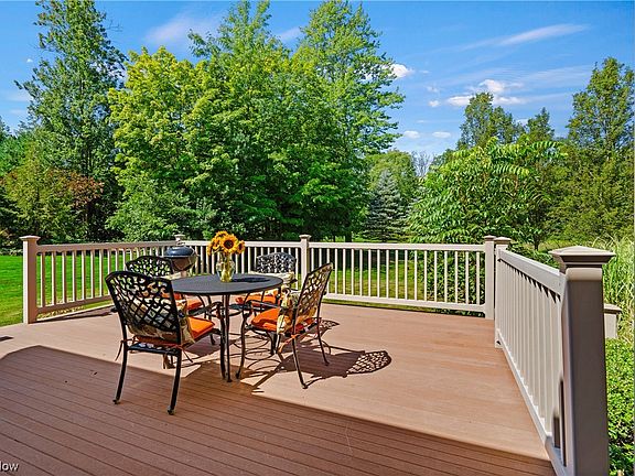 3rd image of 5990 Woodland View Dr