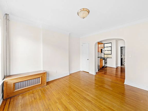 4th image of 1606 1st Ave APT 4D