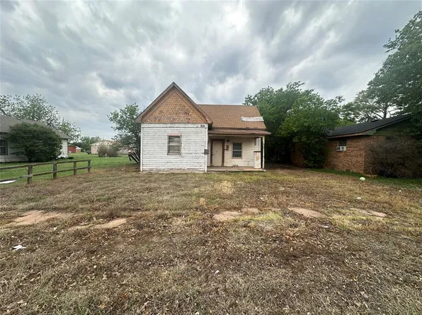 313 S 17th St, Frederick, OK 73542