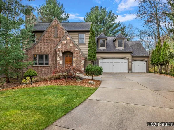 17994 Wildwood Springs Pkwy, Spring Lake, MI 49456