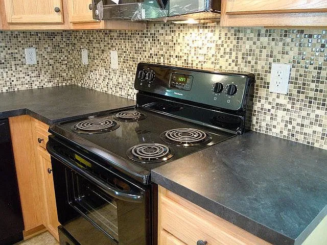 3 bed, 1200 sqft, $2,150 — Photo 3