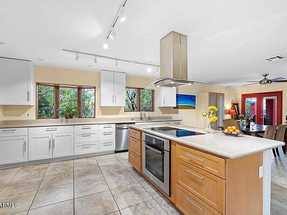 4th image of 810 E FRIESS Drive