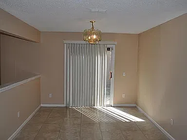 3 bed, 200 sqft, $1,150 — Photo 4