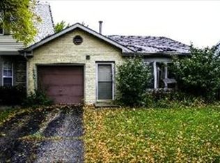 1411 Walnut Cir, Carol Stream, IL 60188