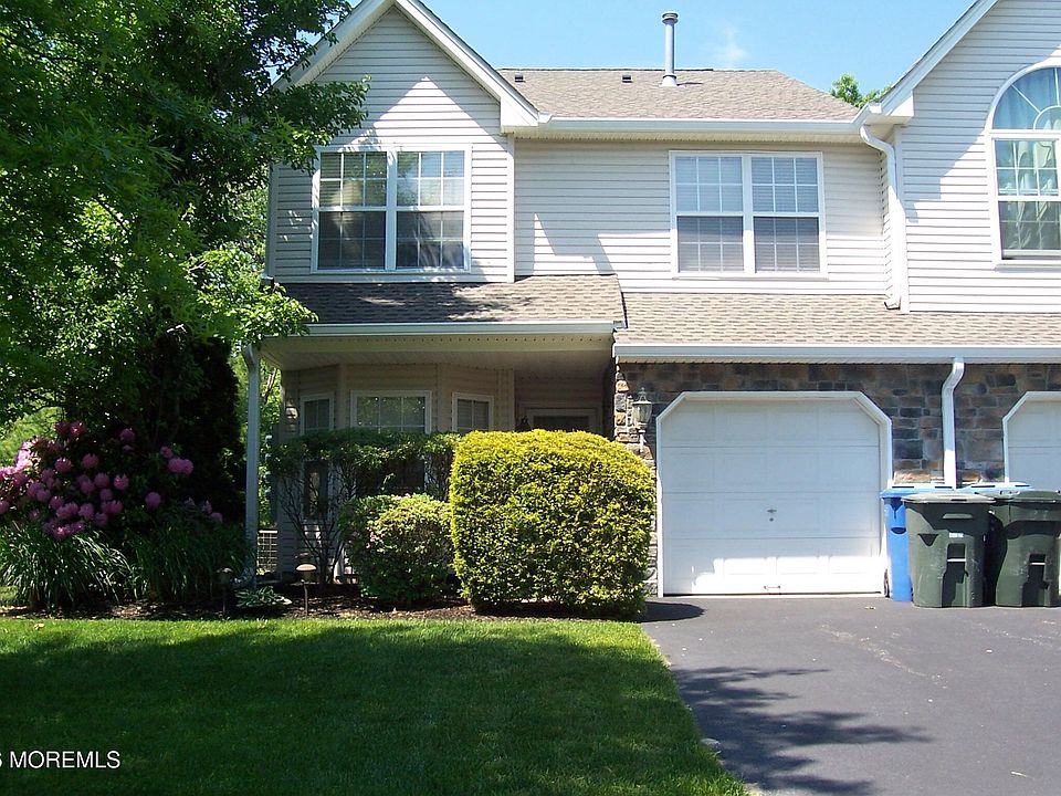 1st image of 61 Maywood Run