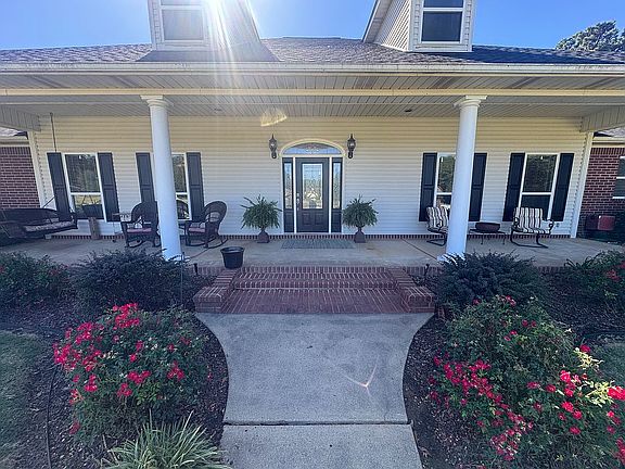 3rd image of 899 Deerwood Ln